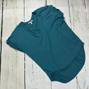 Express One Eleven. Short batwing style sleeves. High-low.